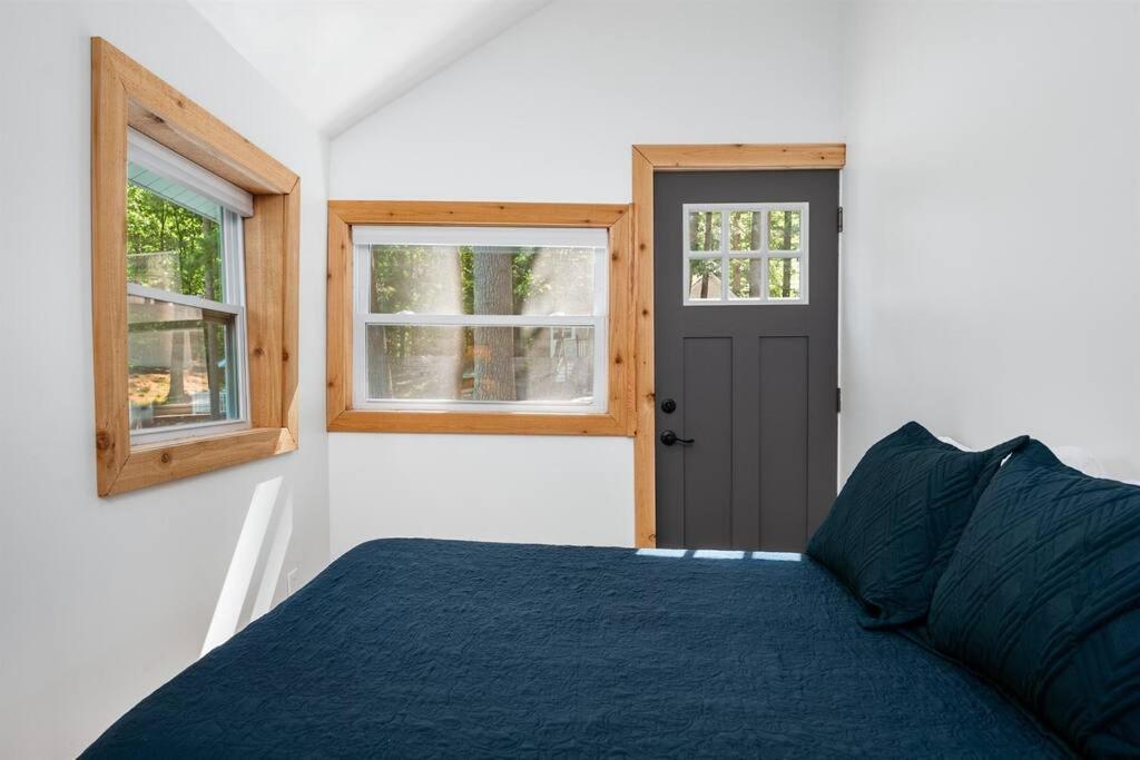 Cabin On Beautiful Arbutus Lake Near Traverse City Exterior foto